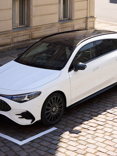 Seitenansicht des weißen CLA Shooting Brake mit EQ-Technologie. | © Mercedes-Benz AG