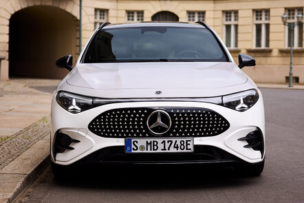 Front des CLA Shooting Brake mit EQ-Technologie in Weiß mit Mercedes-Stern in der Mitte. | © Mercedes-Benz AG