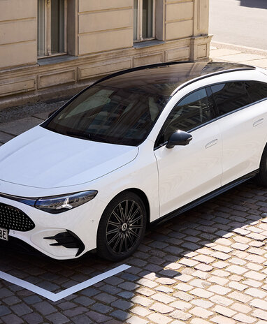 Seitenansicht des weißen CLA Shooting Brake mit EQ-Technologie. | © Mercedes-Benz AG